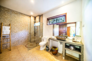 bali-bathroom-lavastone